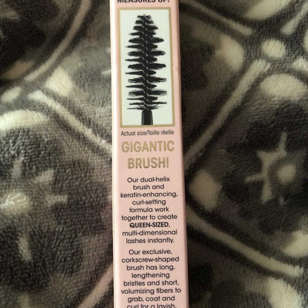Too Faced Size Queen Mascara